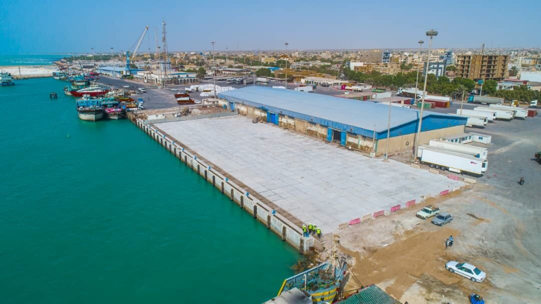 یک پست اسکله تجاری بندر لنگه در خردادماه امسال به بهرهبرداری میرسد یک پست اسکله تجاری بندر لنگه در خردادماه امسال به بهرهبرداری میرسد