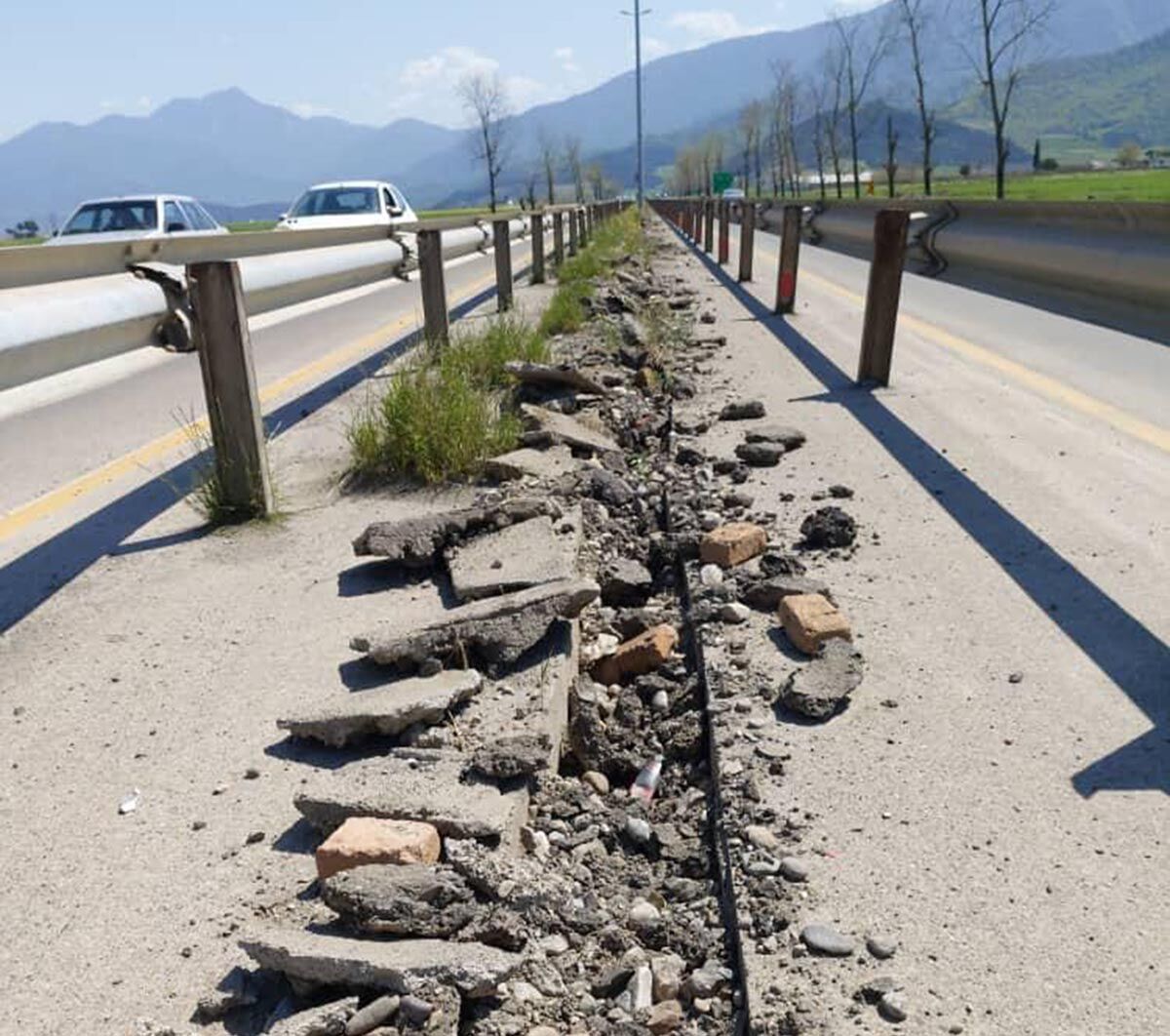 ۱۰۰ میلیارد ریال از علائم رانندگی و تجهیزات راهداری گلستان به سرقت رفت ۱۰۰ میلیارد ریال از علائم رانندگی و تجهیزات راهداری گلستان به سرقت رفت