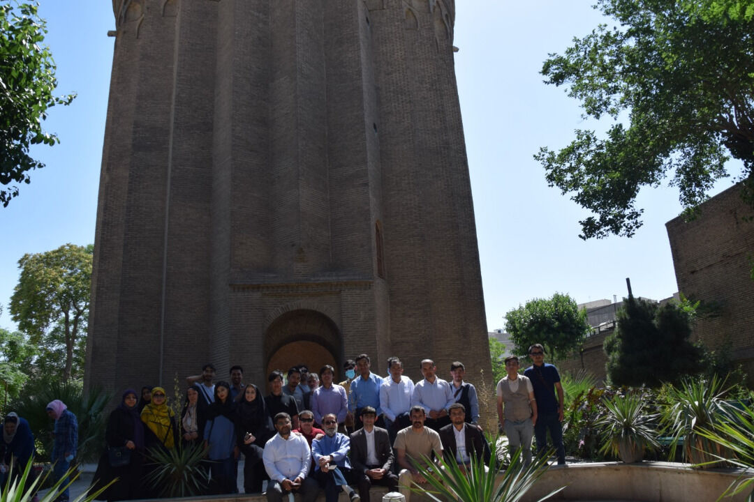 ری گردی دانشجویان خارجی مقیم تهران ری گردی دانشجویان خارجی مقیم تهران