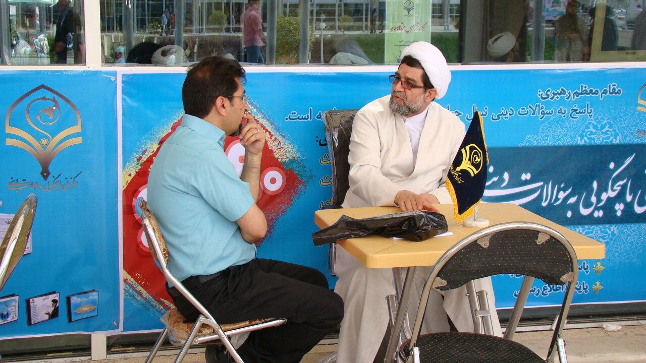 بازدیدکنندگان نمایشگاه کتاب چه شبهاتی را بیشتر میپرسند؟