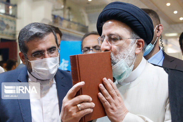 به پایان آمد این دفتر حکایت همچنان.../ گشایش برگ نمایشگاه سیوچهارم با دستان رئیسجمهوری