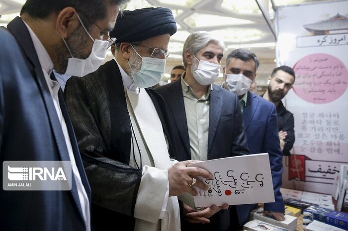 به پایان آمد این دفتر حکایت همچنان.../ گشایش برگ نمایشگاه سیوچهارم با دستان رئیسجمهوری