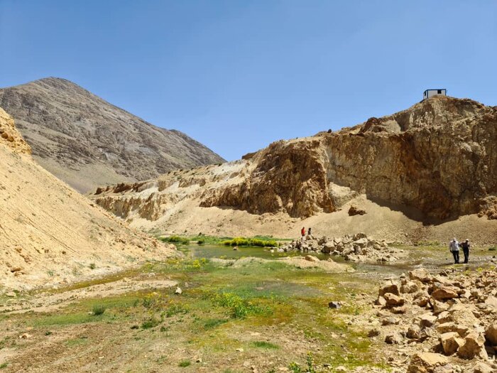 سرنوشت چشمه های گرگش استان اصفهان  در کلاف سر در گم معدن "آهن کامو"