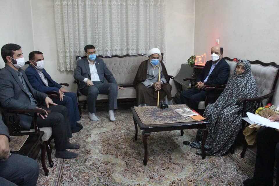 حضور رئیس بنیاد شهید در اسلامشهر/ قاضی زاده به ملاقات خانواده ۲ شهید رفت حضور رئیس بنیاد شهید در اسلامشهر/ قاضی زاده به ملاقات خانواده ۲ شهید رفت