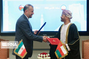 Irán y Omán firman 12 documentos de cooperación