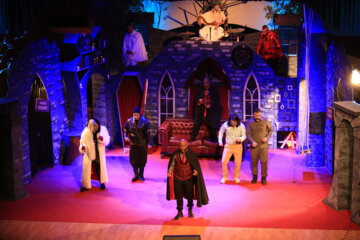 اجرای نمایش دراکولا در مشهد