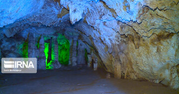 
Grotte vieille de 135 millions d'années, une attraction touristique mystérieuse en Iran
