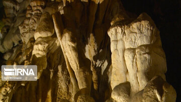 
Grotte vieille de 135 millions d'années, une attraction touristique mystérieuse en Iran
