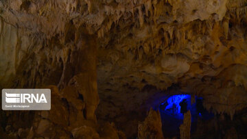 
Grotte vieille de 135 millions d'années, une attraction touristique mystérieuse en Iran
