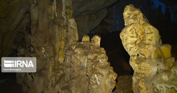 Grotte vieille de 135 millions d'années, une attraction touristique mystérieuse en Iran