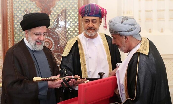هدیه متفاوت عمانی‌ها به رئیس جمهور ایران - ایرنا