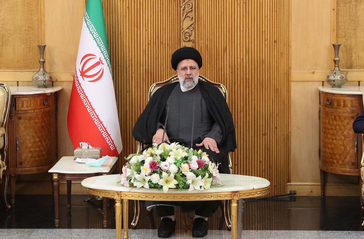 آیتالله رئیسی: سفر به عمان گامی برای توسعه روابط خوب با همسایگان است