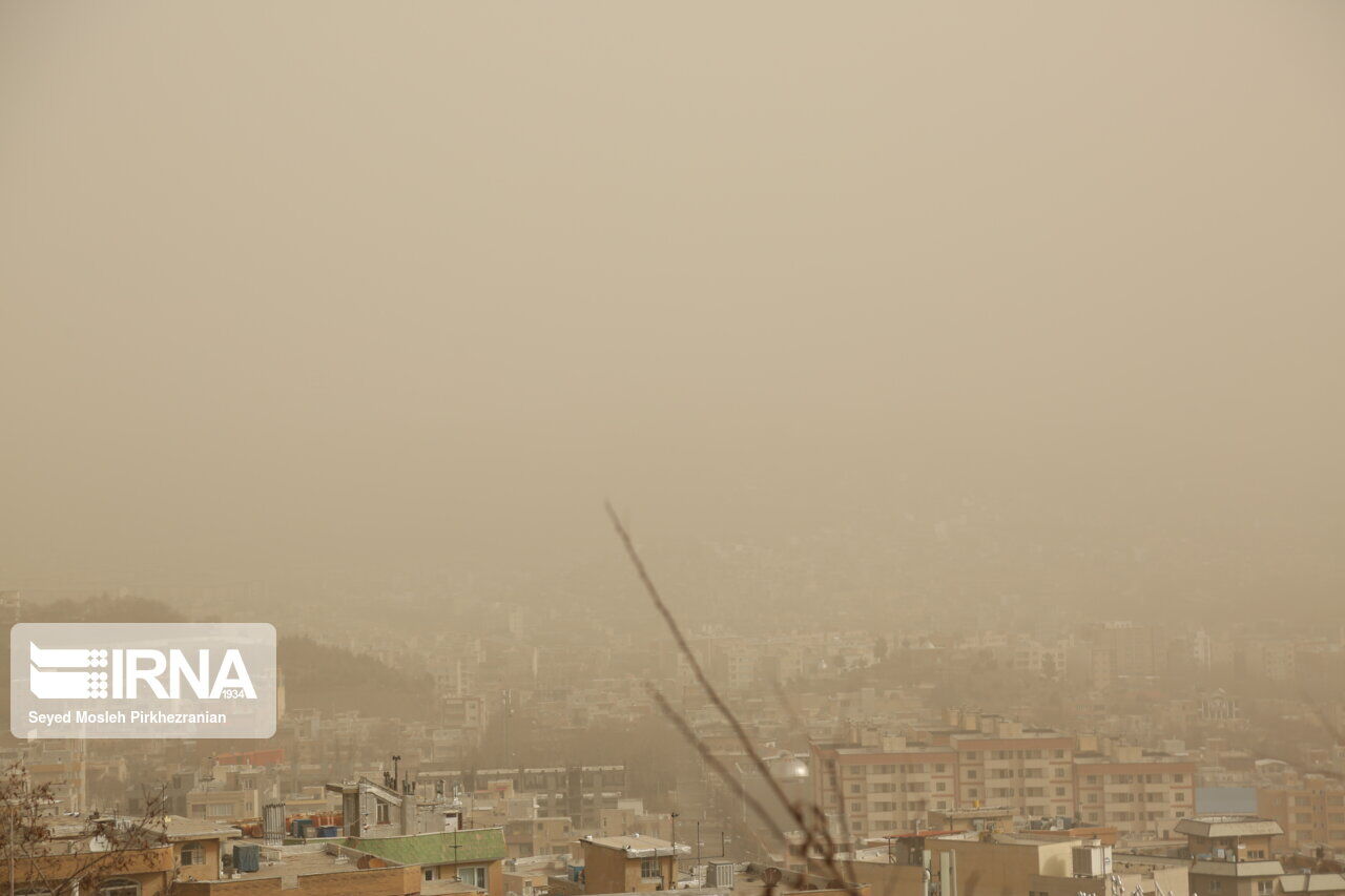 هواشناسی آذربایجان غربی در خصوص کاهش دید ناشی از گرد و خاک هشدار داد