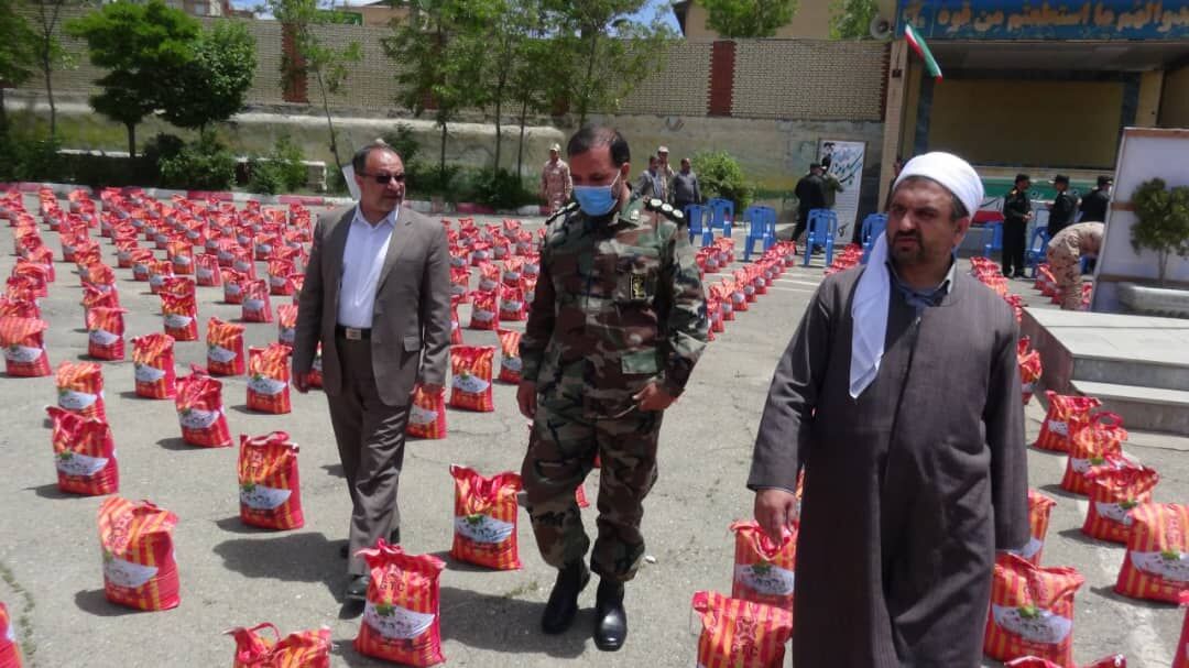 بیش از ۹۰۰ بسته معیشتی بین نیازمندان دیواندره توزیع شد بیش از ۹۰۰ بسته معیشتی بین نیازمندان دیواندره توزیع شد