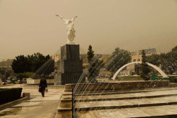 گرد و خاک و باد شدید کردستان را فرا می‌گیرد