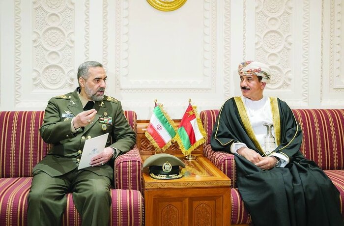 زيارة الرئيس الإيراني الى سلطنة عمان ....تفاصیلها وانجازاتها