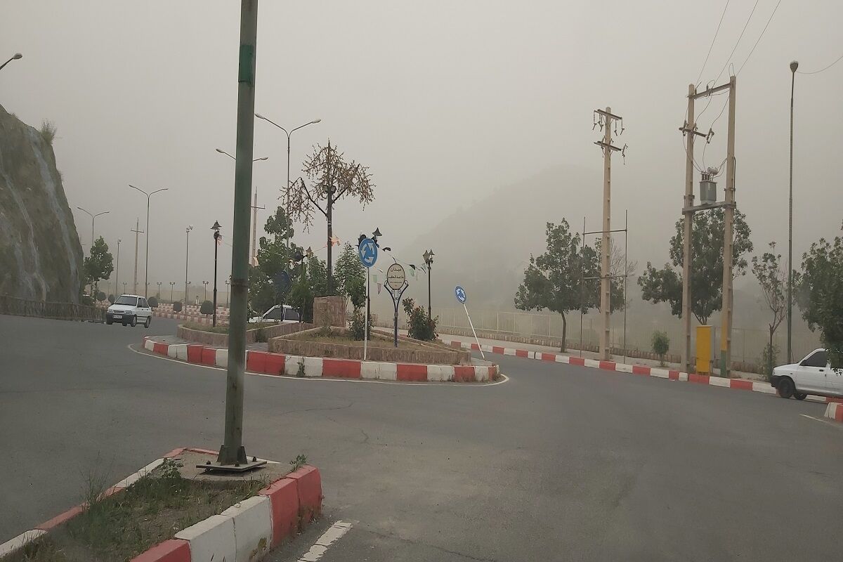 گرد و غبار سروآباد