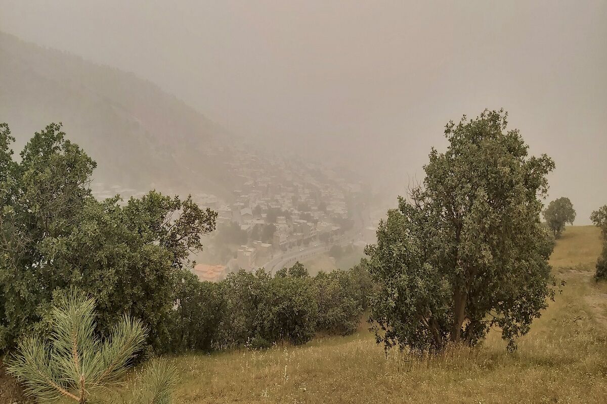 گرد و غبار سروآباد