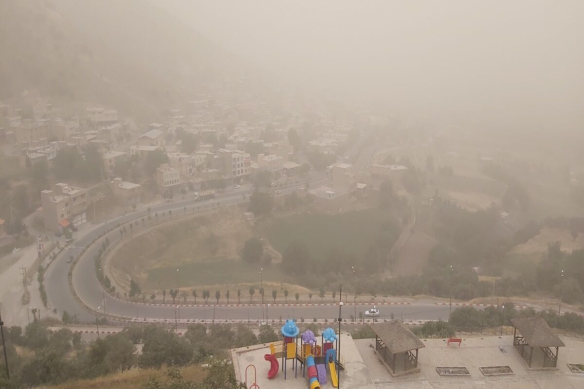 ورود موج شدید گرد و خاک به سروآباد به روایت تصویر