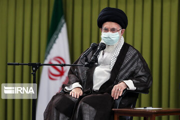 Leader receives Iranian lawmakers