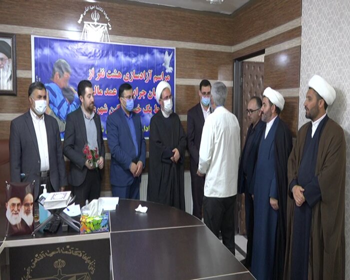 خیر مشگینشهری هشت زندانی را از زندان آزاد کرد