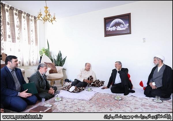 دیدار معاون اجرایی رییس جمهور با خانواده شهدا و ایثارگران نهاد ریاست جمهوری