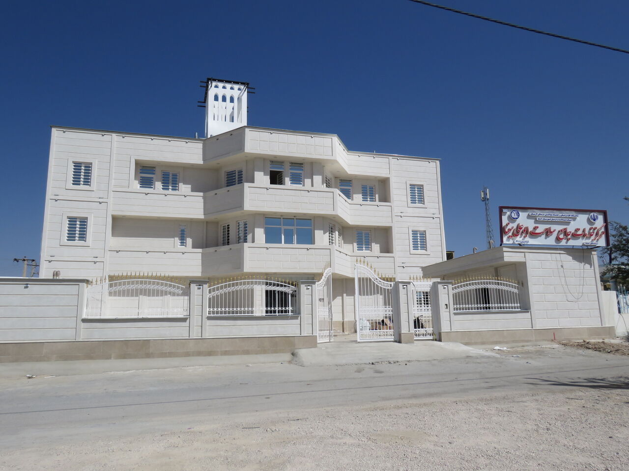 بهره برداری از درمانگاه خیر ساز ابوعلی سینا در سده خنج بهره برداری از درمانگاه خیر ساز ابوعلی سینا در سده خنج