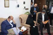 وزیر راه و شهرسازی با خانواده شهید فلاح در قرچک دیدار کرد