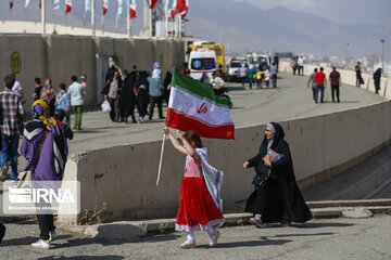 Iranian families gather to chant "Salute, Commander" chant