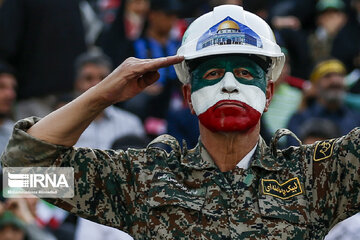 Iranian families gather to chant "Salute, Commander" chant