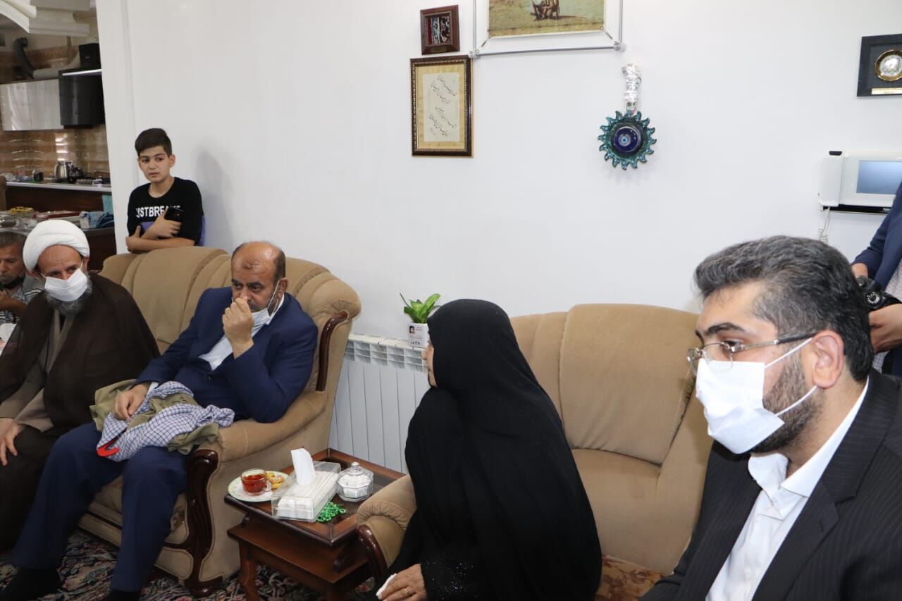 مادر شهید فلاح دیدار با رهبر معظم انقلاب را از وزیر راه و شهرسازی درخواست کرد