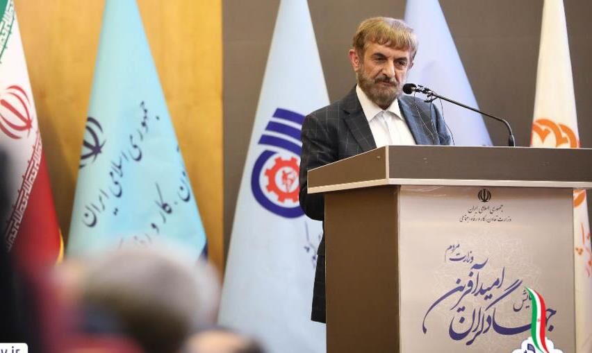 وظیفه روابط عمومی انتقال سخنان مردم به دستگاه است وظیفه روابط عمومی انتقال سخنان مردم به دستگاه است