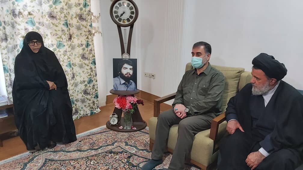 استاندار مازندران به مقام شامخ شهدای گلوگاه ادای احترام کرد