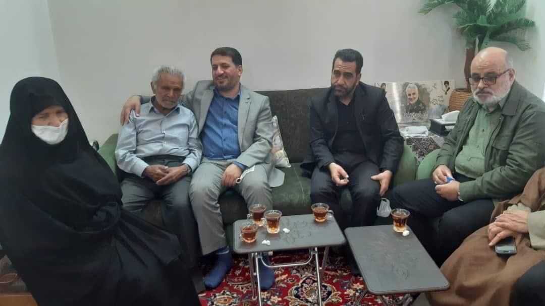 استاندار یزد: جانبازان سند زنده عزت ملت ایران هستند