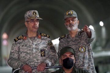 Le général de division Bagheri visite la base secrète de drones de l'armée de la RII