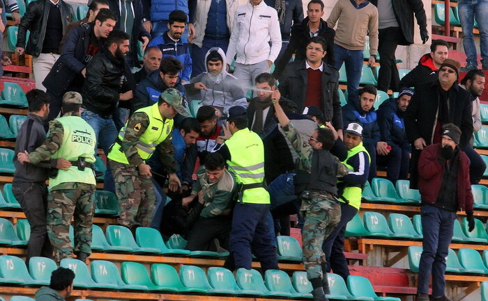 سنگپرانی به اخلاق و فرهنگ تا قهرمانسازی از بازیکنان پوشالی