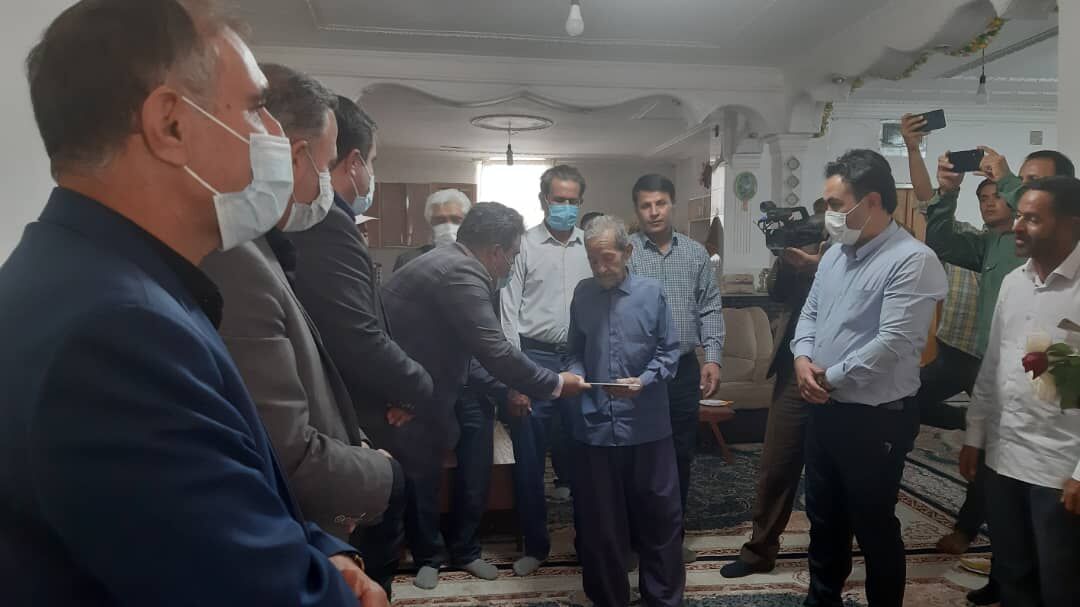 پسته‌کاران سیرجان زمین‌هایشان را برای ایمن‌سازی جاده روستایی اهدا کردند