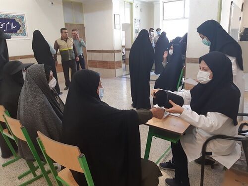 بیش از ۳۵۰ نفر از ساکنان روستای "تربر لای بیشه" شیراز خدمات رایگان پزشکی دریافت کردند 