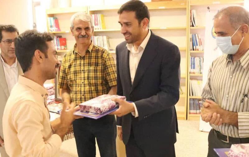 ۲۱ معلم خوشنویس برتر مهریز تجلیل شدند