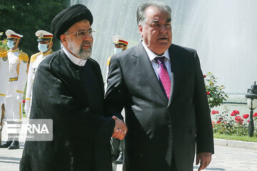Cérémonie d'accueil officielle du président du Tadjikistan à Téhéran