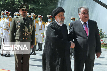 Cérémonie d'accueil officielle du président du Tadjikistan à Téhéran