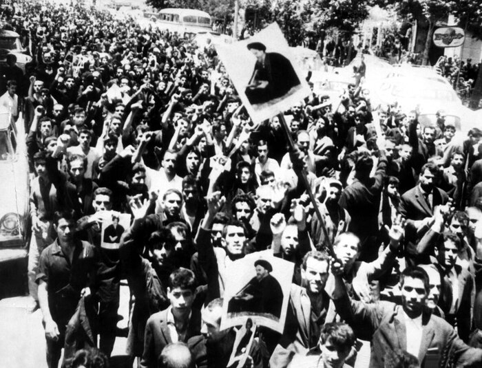 تیرها را رگباری کردند و جمعیت را زدند / 15 خرداد به روایت شاهدان عینی 4