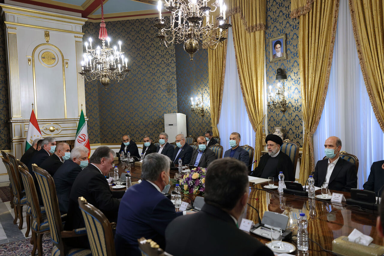 Хорошие шаги предприняты для развития отношений между Ираном и Таджикистаном, заявил Раиси
