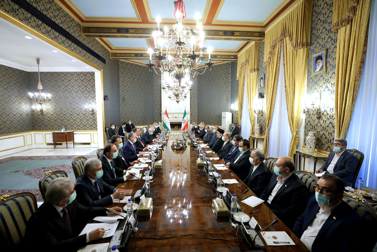 Iran, Tajikistan urge implementation of signed agreements