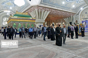 Hommage des représentants des religions divines à l'imam Khomeini (Que DIEU le bénisse)