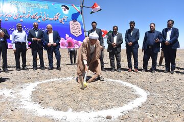 ساخت نیروگاه خورشیدی ۲۰ مگاواتی بهاباد یزد آغاز شد