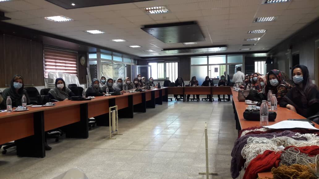 مشکل آموزش بافندگان فرش دستباف گلستان رفع شد مشکل آموزش بافندگان فرش دستباف گلستان رفع شد