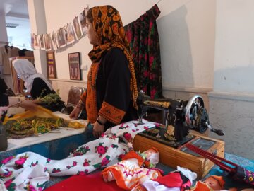 نمایشگاه تولیدات صنایع دستی و غذای بانوان رضوانشهری