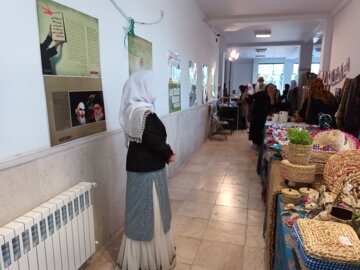 نمایشگاه تولیدات صنایع دستی و غذای بانوان رضوانشهری