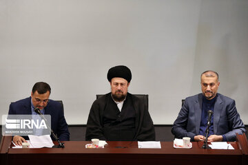Réunion intitulée « politique étrangère à l'école de l'imam Khomeini (RA) »